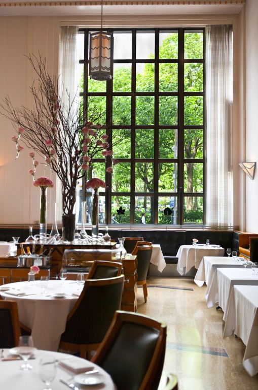 The dining room at Eleven Madison Park (photo courtesy Eleven Madison Park)